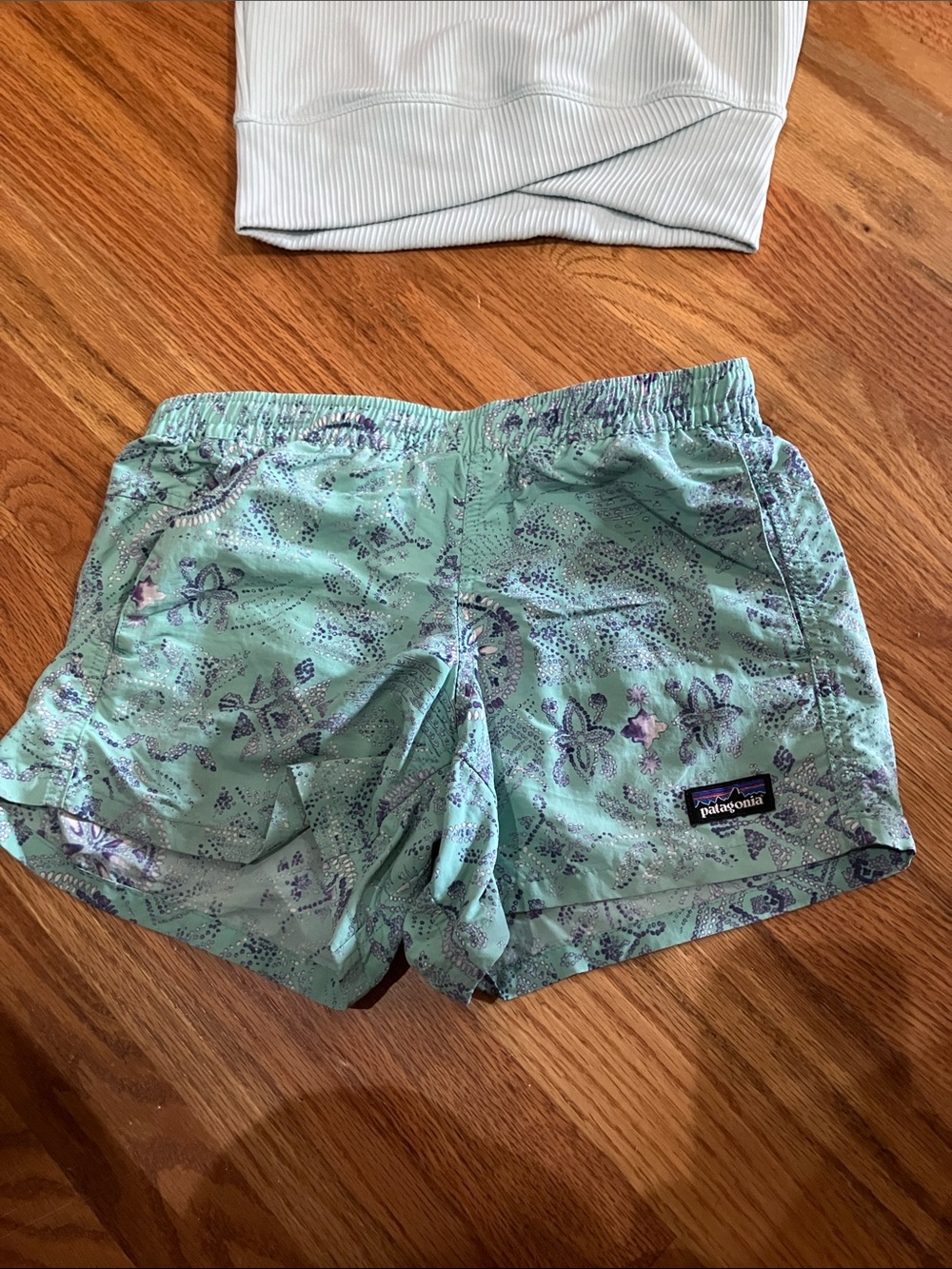 Patagonia Mint Floral Shorts with Light Mint Ribbed Crop Top Sz 12 EUC - Picture 2 of 8